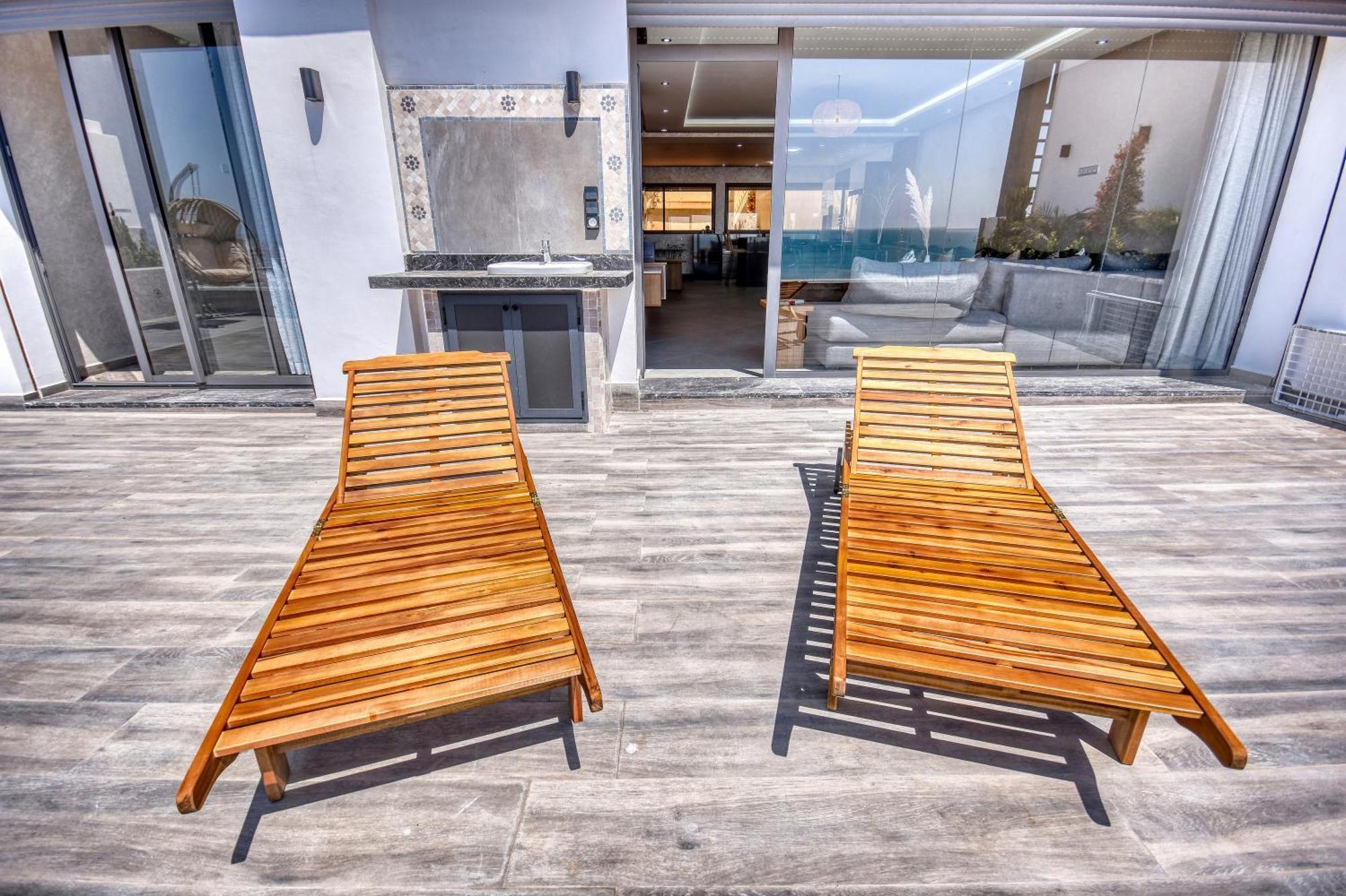 Luxury Seafront 6-7p Apartment